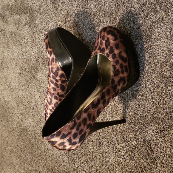 Cheetah heels 👠 - Picture 4 of 9